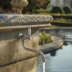 PB klassieke muur fonteinkraan met witte hendel koud water en lange uitloop rvs 1208853572