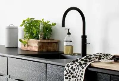 Quooker Fusion Round Zwart PRO3 & CUBE Warm, koud, kokend, gefilterd, koud, bruisend water 3FRBLK+CUBE