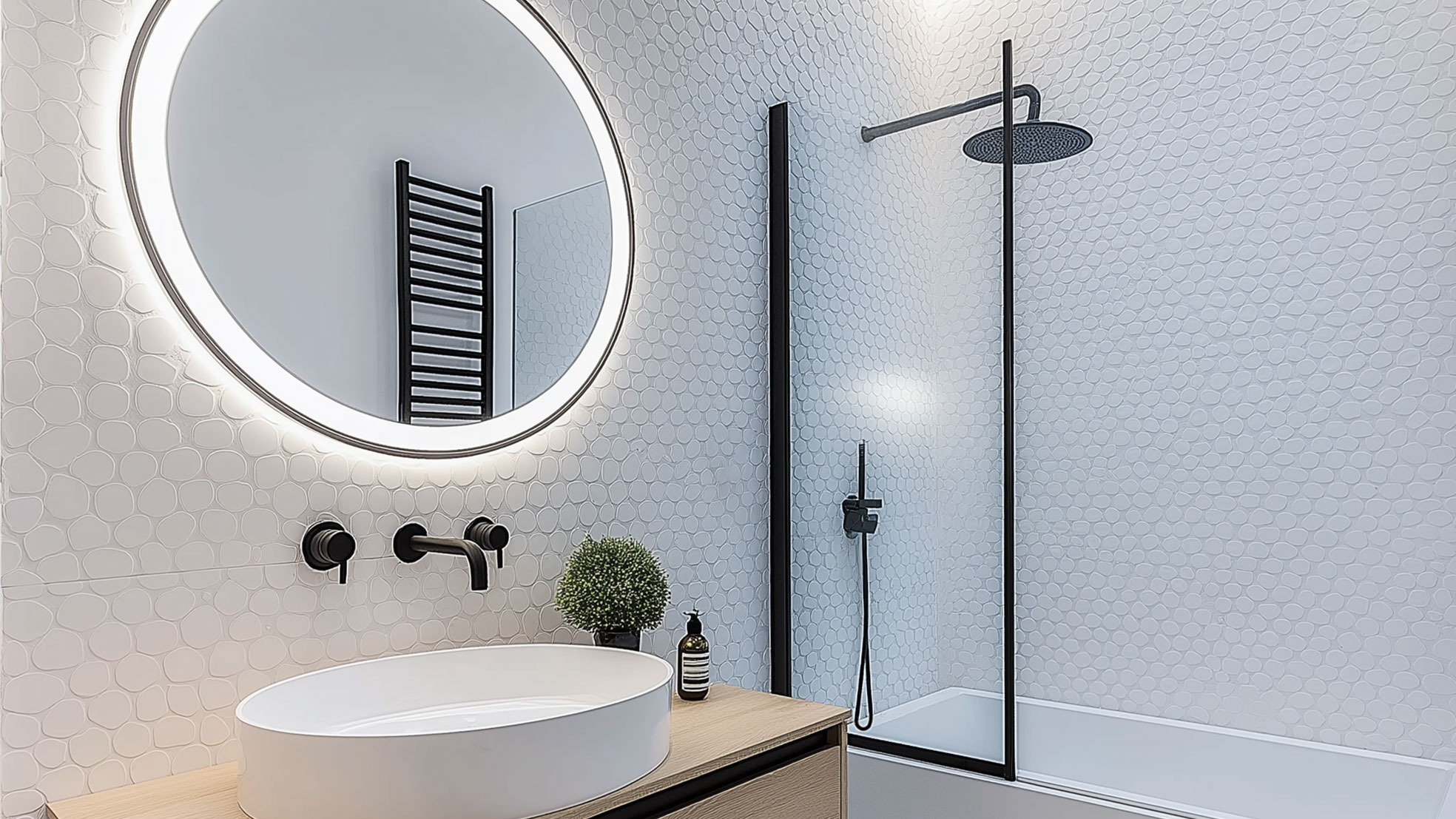 336_nl_media-1_showers-for-small-bathrooms-16x9.jpg